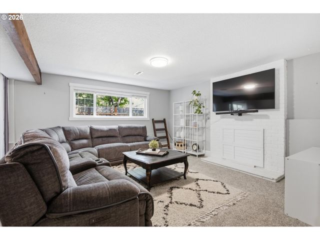 7130 SHAWN Ct, Gladstone, OR 97027