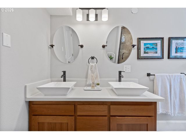 7130 SHAWN Ct, Gladstone, OR 97027