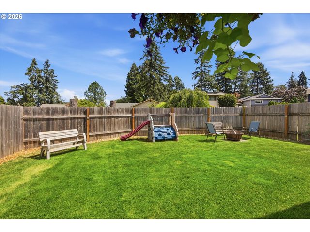 7130 SHAWN Ct, Gladstone, OR 97027