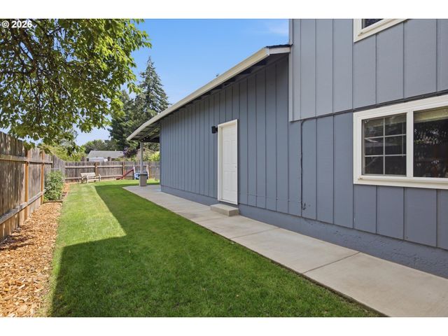 7130 SHAWN Ct, Gladstone, OR 97027