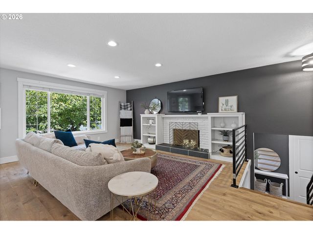 7130 SHAWN Ct, Gladstone, OR 97027