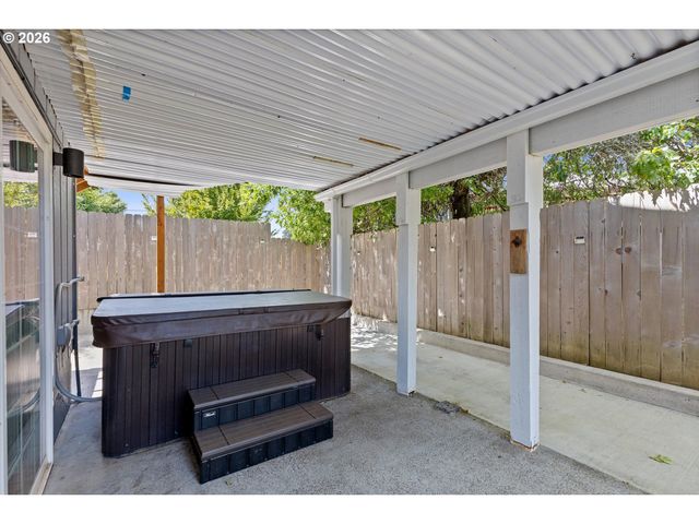 7130 SHAWN Ct, Gladstone, OR 97027