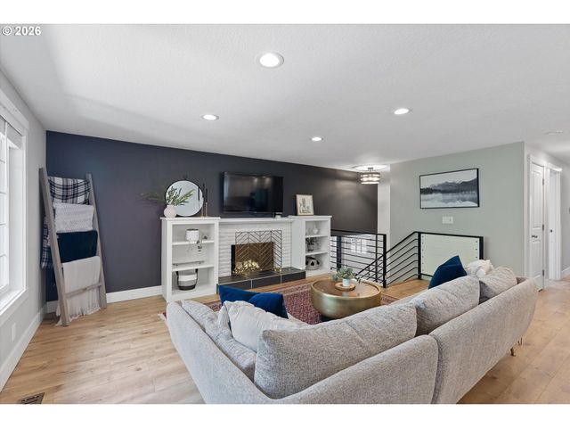 7130 SHAWN Ct, Gladstone, OR 97027