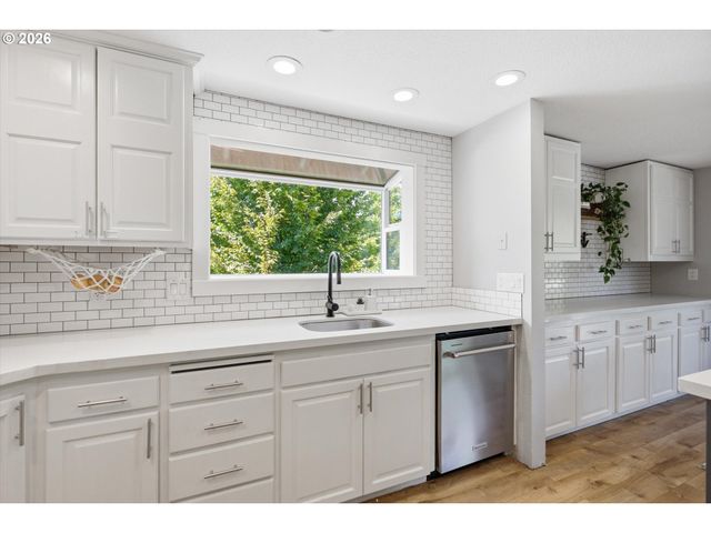 7130 SHAWN Ct, Gladstone, OR 97027