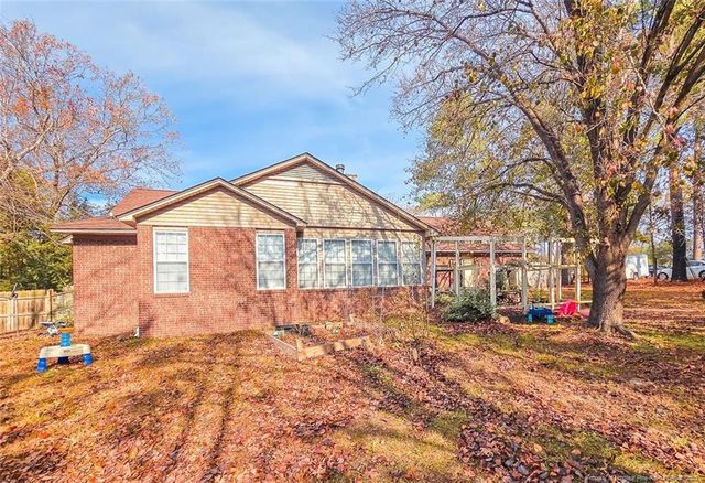 6813 Netherdale Drive, Fayetteville, NC 28314