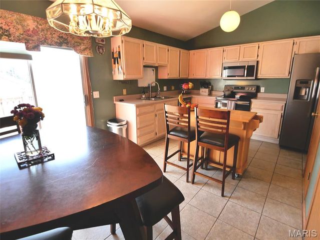 1681 Chapman Court, St Charles, MO 63303