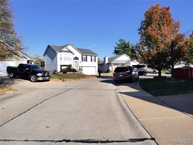 1681 Chapman Court, St Charles, MO 63303