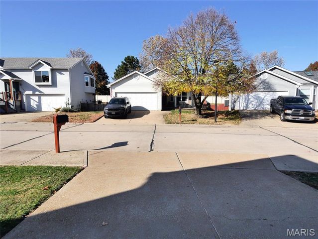 1681 Chapman Court, St Charles, MO 63303