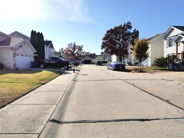 1681 Chapman Court, St Charles, MO 63303