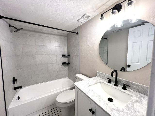 5212 LAKE VILLAGE DR 73, Sarasota, FL 34235