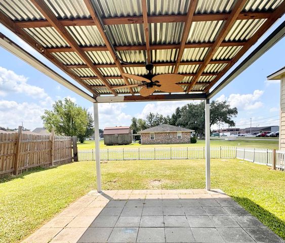 1027 E Bienville Ave, Gonzales, LA 70737