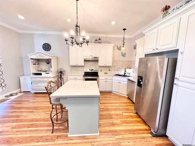 1027 E Bienville Ave, Gonzales, LA 70737