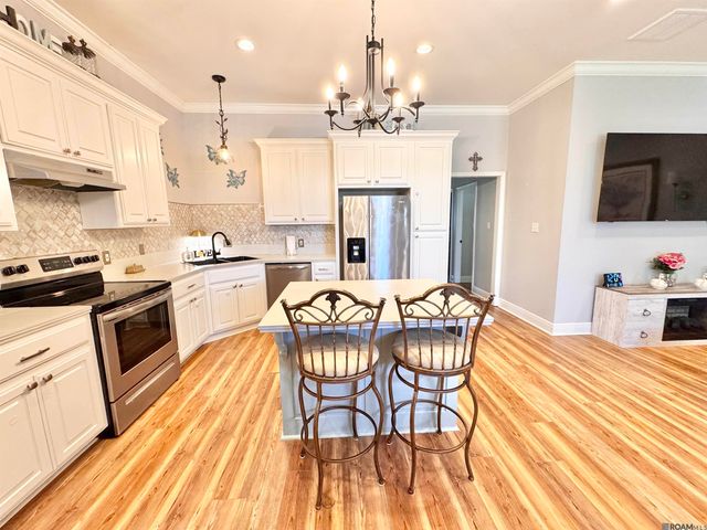 1027 E Bienville Ave, Gonzales, LA 70737