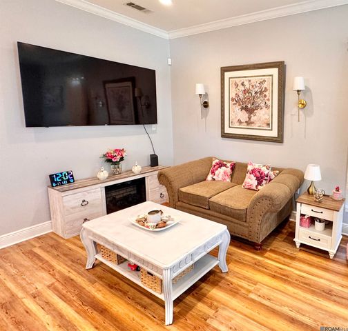 1027 E Bienville Ave, Gonzales, LA 70737