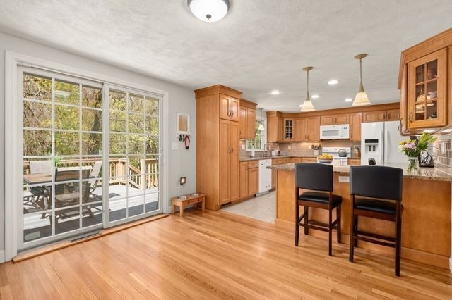 26 Hillview Rd, North Reading, MA 01864