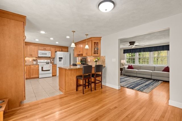 26 Hillview Rd, North Reading, MA 01864