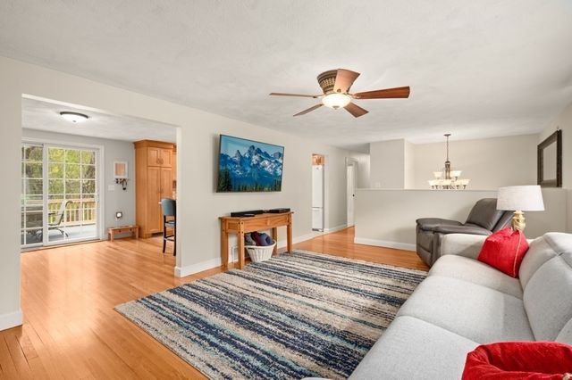 26 Hillview Rd, North Reading, MA 01864