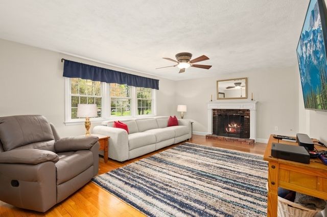 26 Hillview Rd, North Reading, MA 01864