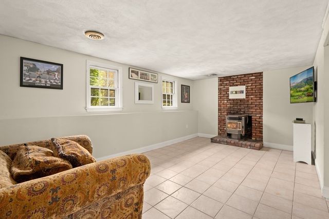 26 Hillview Rd, North Reading, MA 01864