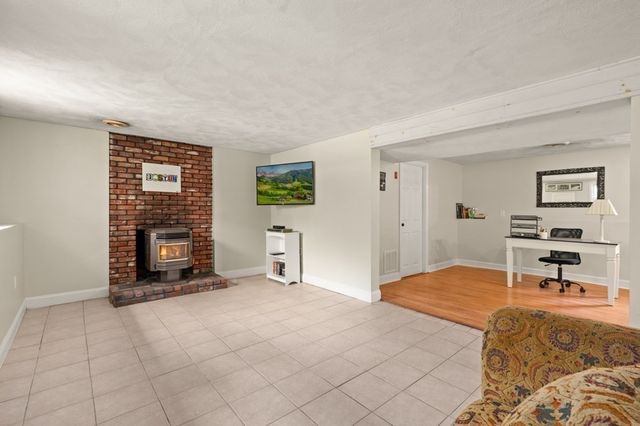 26 Hillview Rd, North Reading, MA 01864