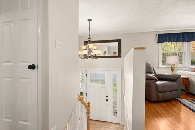 26 Hillview Rd, North Reading, MA 01864