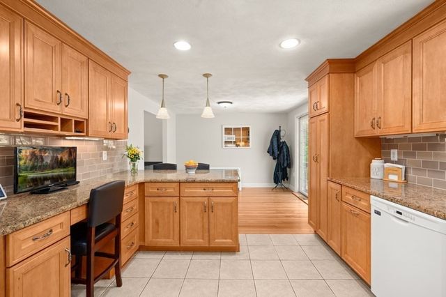 26 Hillview Rd, North Reading, MA 01864