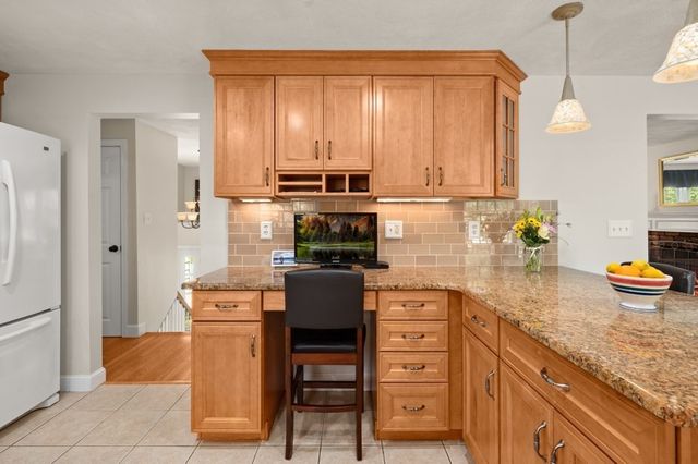 26 Hillview Rd, North Reading, MA 01864