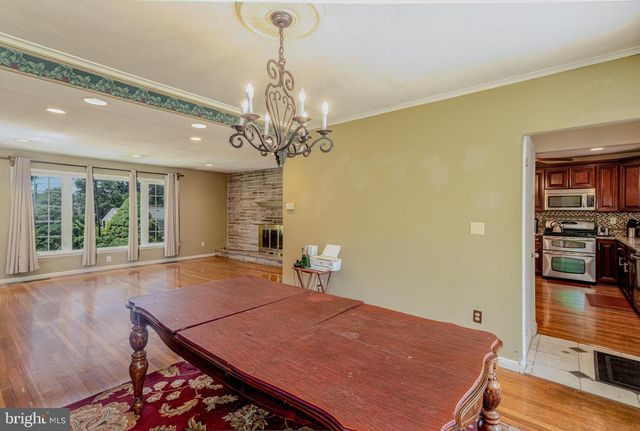 7 WHITE BEECH CT, Ewing, NJ 08618