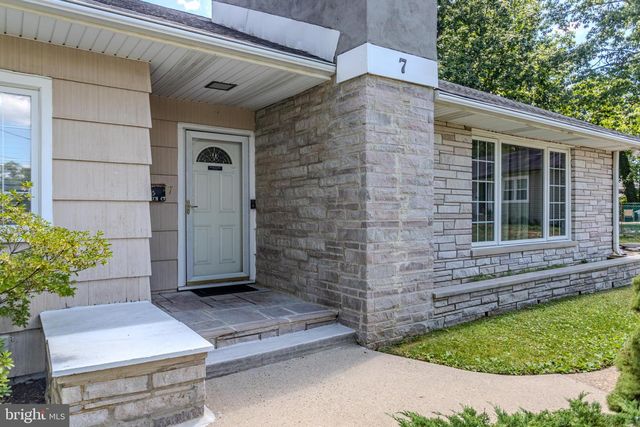 7 WHITE BEECH CT, Ewing, NJ 08618
