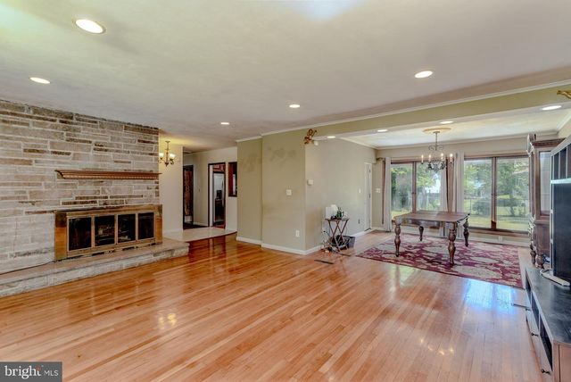 7 WHITE BEECH CT, Ewing, NJ 08618