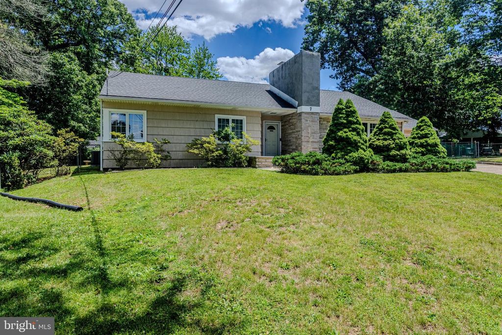 7 WHITE BEECH CT, Ewing, NJ 08618