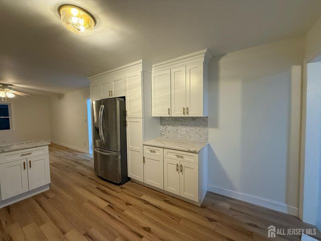 126 N Lakeside Drive N, Piscataway, NJ 08854