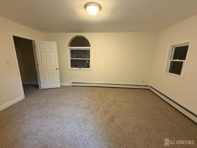 126 N Lakeside Drive N, Piscataway, NJ 08854