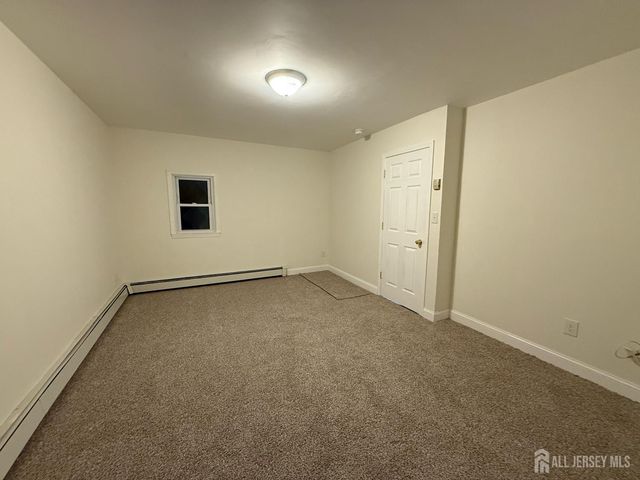 126 N Lakeside Drive N, Piscataway, NJ 08854