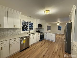 126 N Lakeside Drive N, Piscataway, NJ 08854