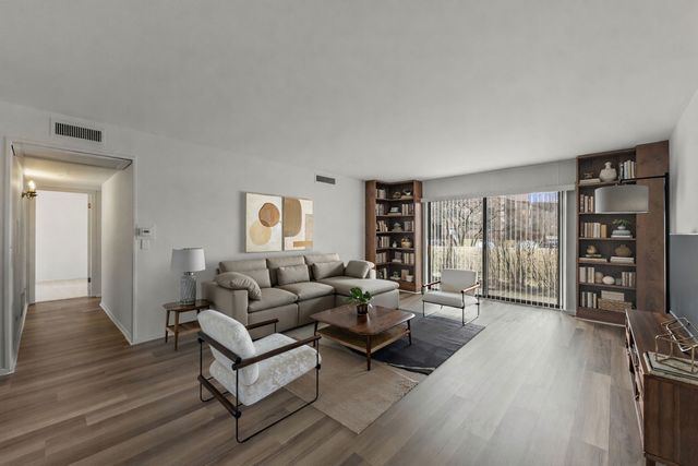 700 Wellington Avenue 110, Elk Grove Village, IL 60007