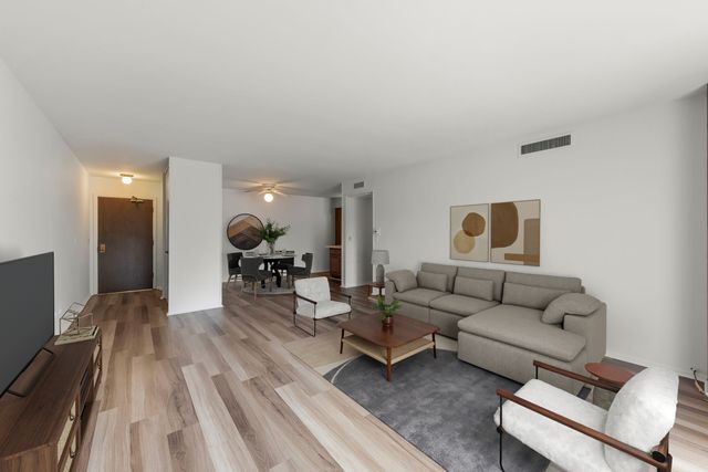 700 Wellington Avenue 110, Elk Grove Village, IL 60007