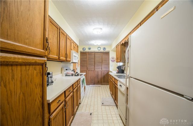 1182 Park Forest Drive, Vandalia, OH 45377