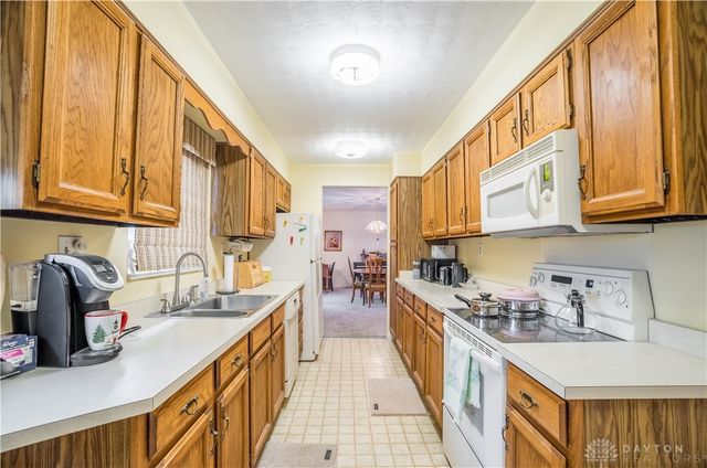 1182 Park Forest Drive, Vandalia, OH 45377