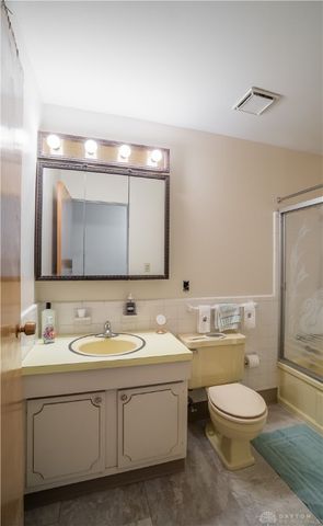 1182 Park Forest Drive, Vandalia, OH 45377