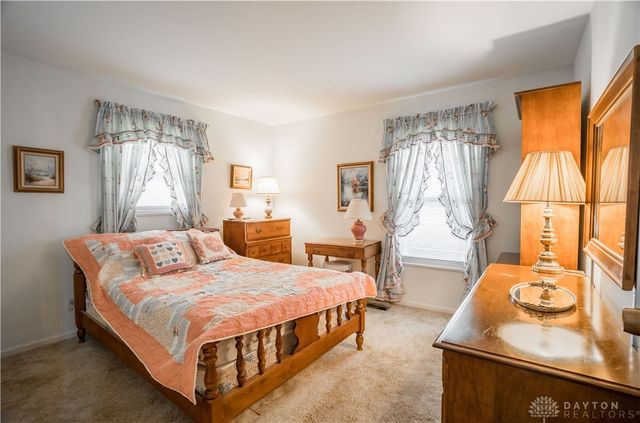 1182 Park Forest Drive, Vandalia, OH 45377