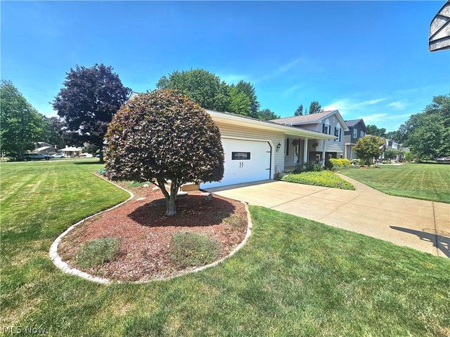 8394 Four Seasons Trail, Poland, OH 44514