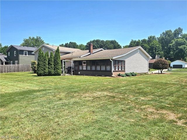8394 Four Seasons Trail, Poland, OH 44514