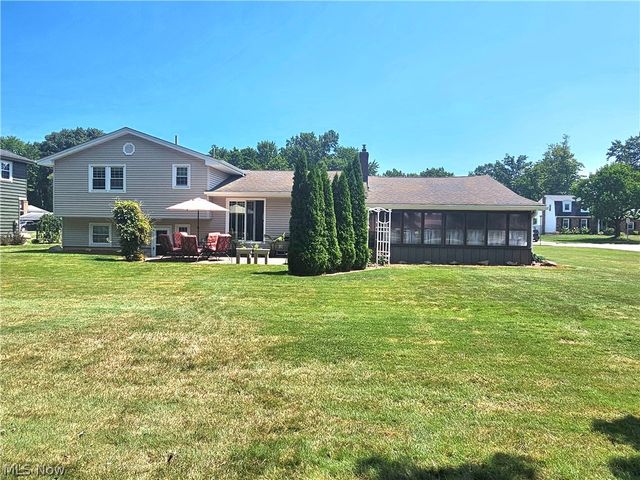 8394 Four Seasons Trail, Poland, OH 44514