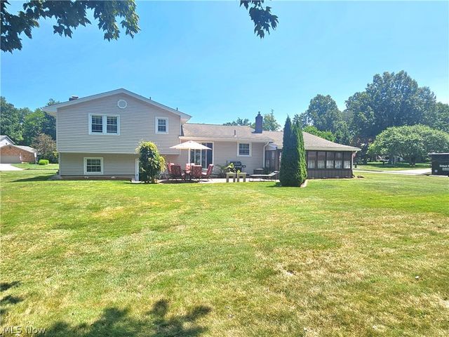 8394 Four Seasons Trail, Poland, OH 44514