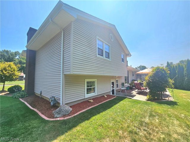 8394 Four Seasons Trail, Poland, OH 44514