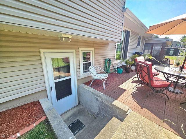 8394 Four Seasons Trail, Poland, OH 44514