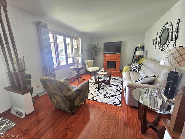 8394 Four Seasons Trail, Poland, OH 44514