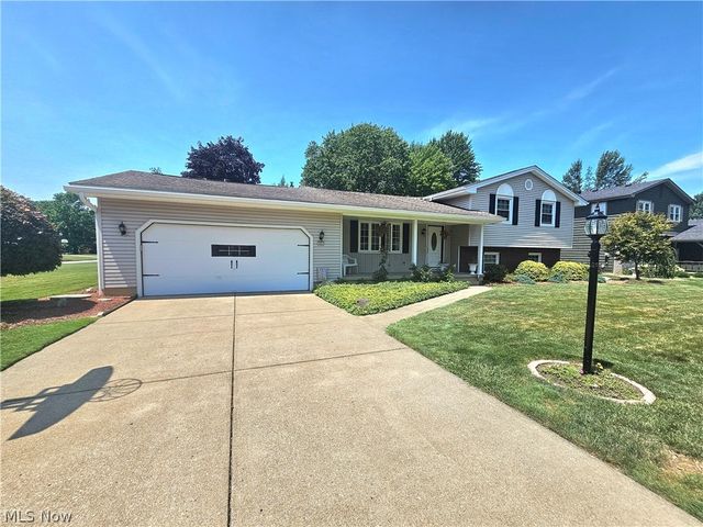 8394 Four Seasons Trail, Poland, OH 44514