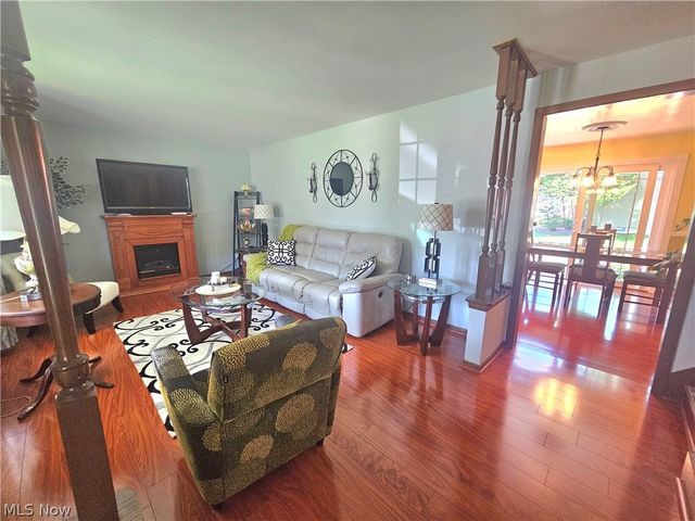 8394 Four Seasons Trail, Poland, OH 44514